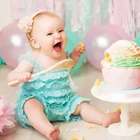 وقتی کیک تولدتو خیلی دوست داری!