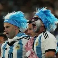 بزن بزن هواداران آرژانتین و مکزیک روی سکوهای جام جهانی