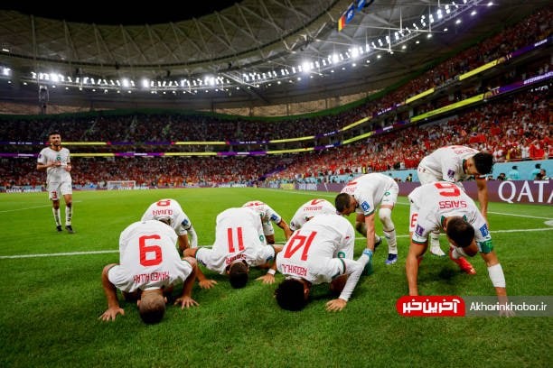 عکس/ سجده شکر بازیکنان مراکش پس از گلزنی به بلژیک