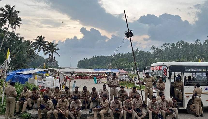 معترضان در هند ۳۰ پلیس را روانه بیمارستان کردند