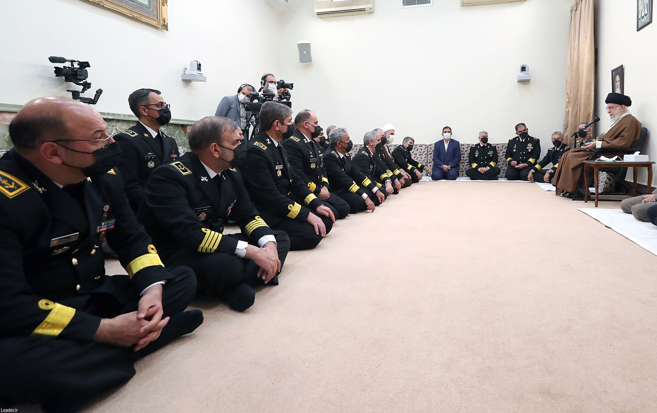 عکس/ دیدار تعدادی از فرماندهان نیروی دریایی ارتش با رهبر انقلاب 