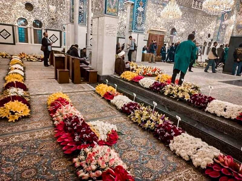 گل‌آرایی ضریح مطهر حضرت زینب(س)