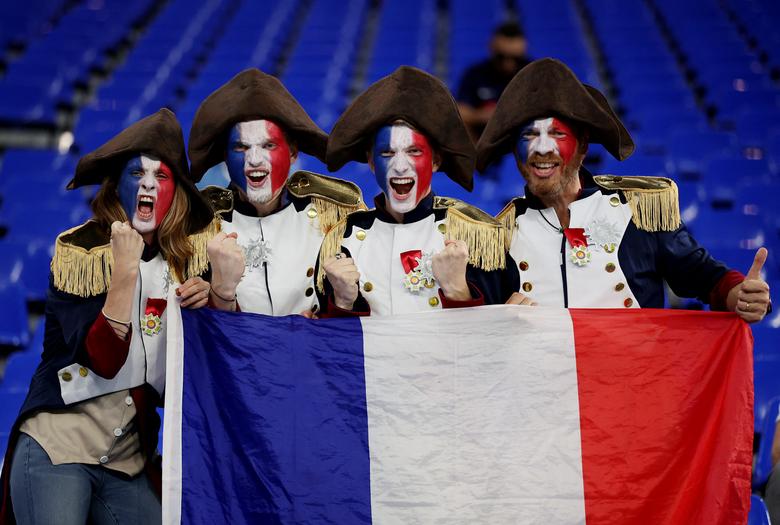 چهره های طرفداران تیم های ۳۲ کشور حاضر در جام جهانی