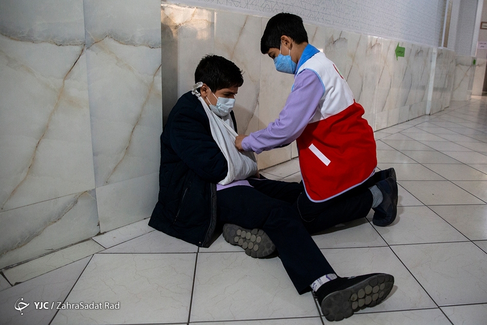مانور زلزله در مدرسه کدخدایی تهران