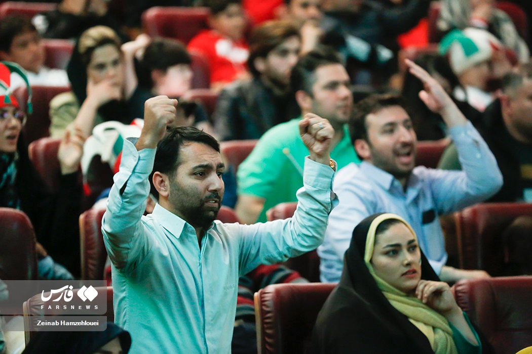 تماشای فوتبال ایران - آمریکا در برج میلاد