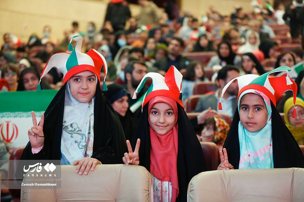 تماشای فوتبال ایران - آمریکا در برج میلاد