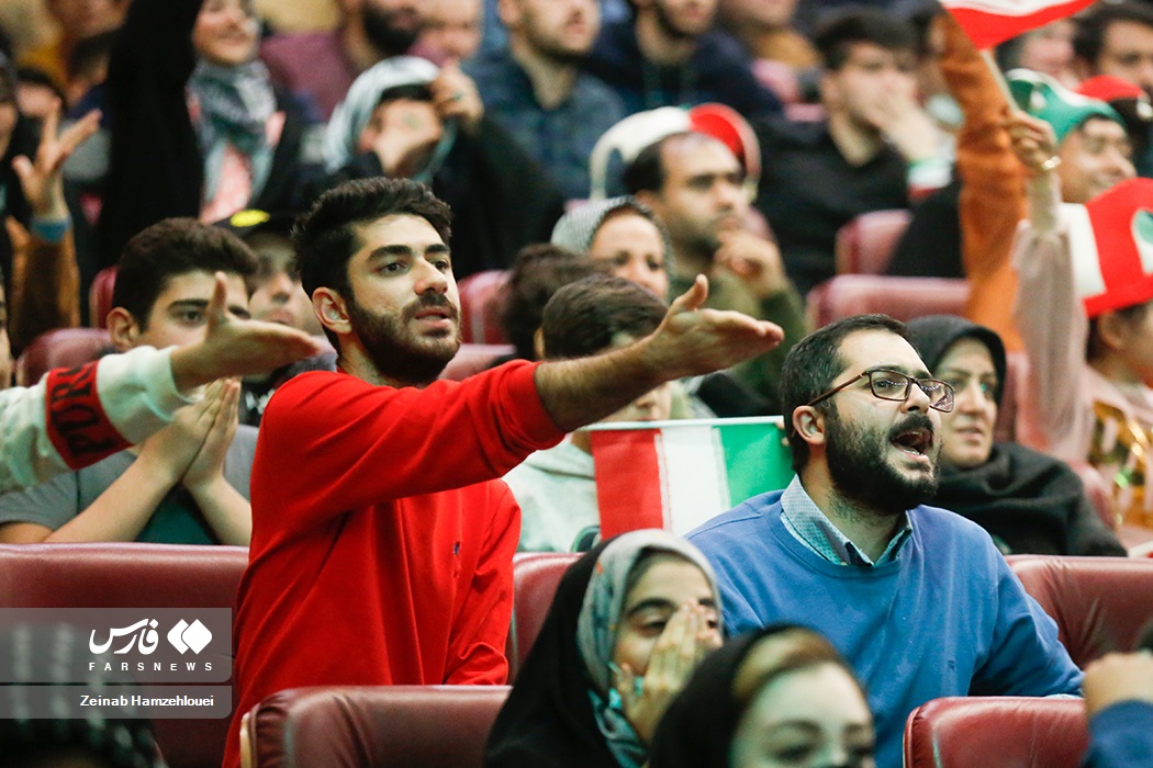 تماشای فوتبال ایران - آمریکا در برج میلاد