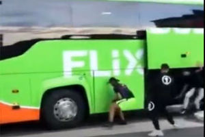 سرقت چمدانها از اتوبوس در حال حرکت در فرانسه!