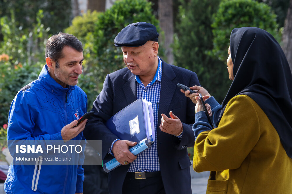 هیئت دولت، خبرنگاران و حیاط پاستور