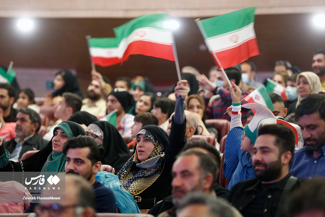 تماشای فوتبال ایران - آمریکا در برج میلاد