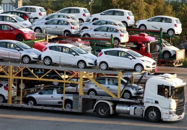 طاهری: واردات خودرو مسیری برای شکسته شدن انحصار در بازار است