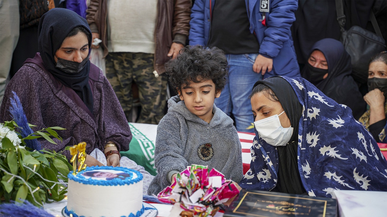 عکس/ جشن تولد شهید «آرشام سرایداران» در شاهچراغ