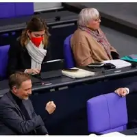 عکس/ هوای سرد پارلمان آلمان سوژه شد