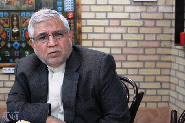 سوال پاک‌آیین از علی‌اف: باب رزمایش را کدام کشور در منطقه باز کرد؟