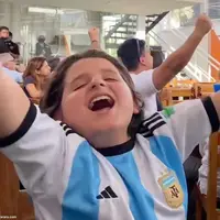 سوپرطرفدار مسی؛ پسری نابینا که با فوتبال زندگی می‌کند