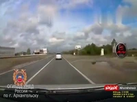 فیلمی از لحظه دلخراش چپ شدن خودرو پس از سبقت