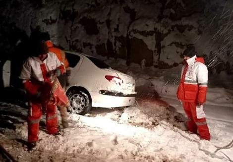 گرفتار شدن یکهزار خودرو به دلیل کولاک در مشهد