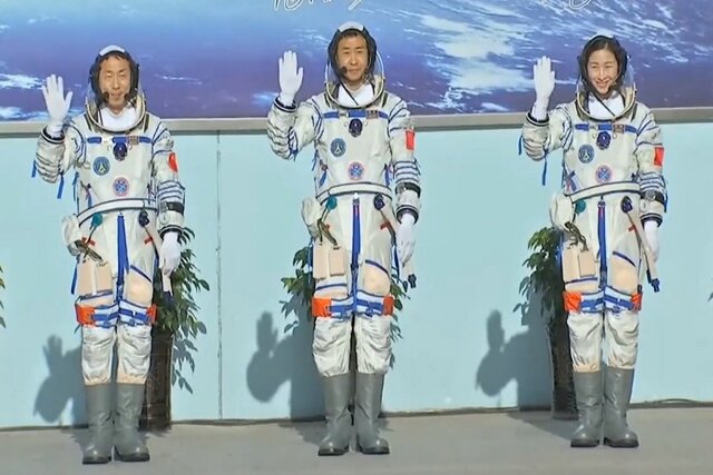 امروز پس از 6 ماه فضانوردان چینی به زمین بازمی‌گردند  