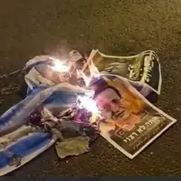 بحرینی‌ها تصویر هرتزوگ را به آتش کشیدند