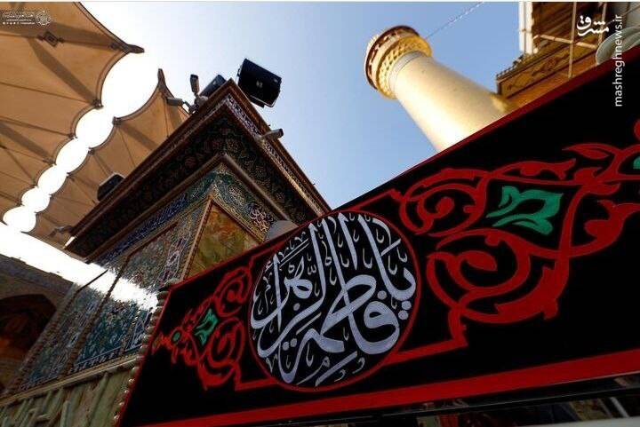 عکس/ نصب کتیبه‌های فاطمیه در حرم علوی