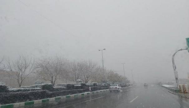 بارش برف و باران در اغلب جاده‌های اردبیل