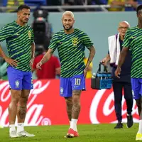جام‌جهانی/ تصاویری از گرم کردن بازیکنان برزیل با حضور نیمار
