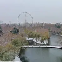 برف پاییزی هوای کلان‌شهر مشهد را پاک کرد