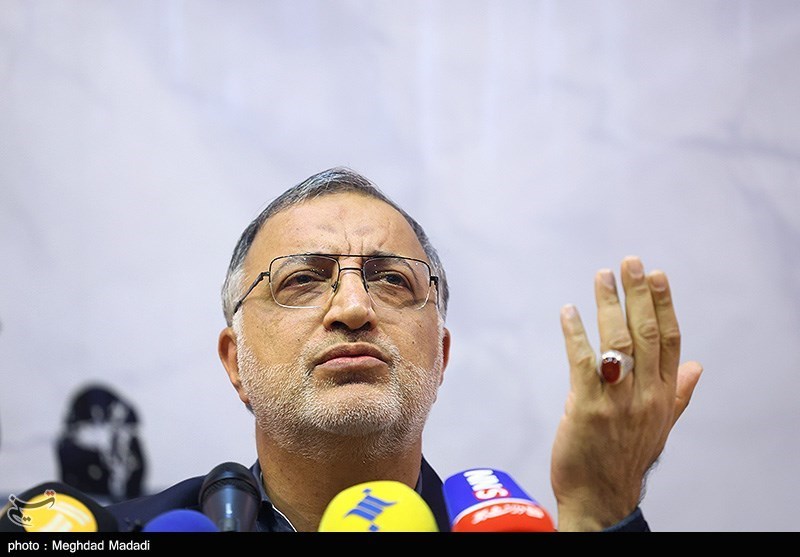 عکس/ گفتگوی زاکانی با دانشجویان در دانشگاه شریف