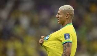 جام‌جهانی/ پس از ملاقات با رونالدو، ستاره برزیل منقلب شد!