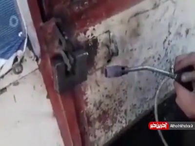 اغتشاشگران در بجنورد داخل قفل مغازهها چسب ریختهاند تا مردم نتوانند مغازهها را باز کنند