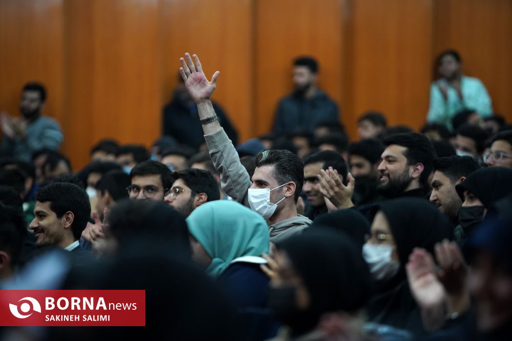 عکس/ جهرمی پای صحبت های دانشجویان در دانشگاه علم و صنعت