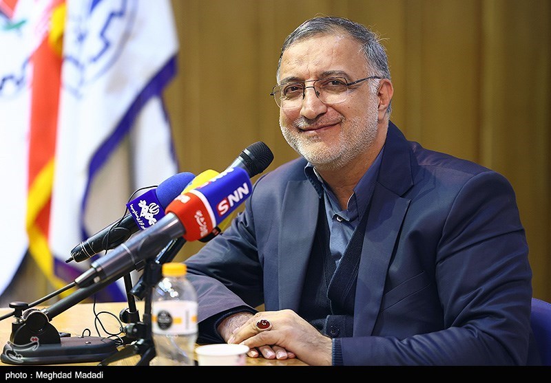 عکس/ گفتگوی زاکانی با دانشجویان در دانشگاه شریف