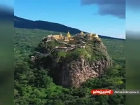 صومعه‌ای کهن میان کوه‌های آتشفشانی 