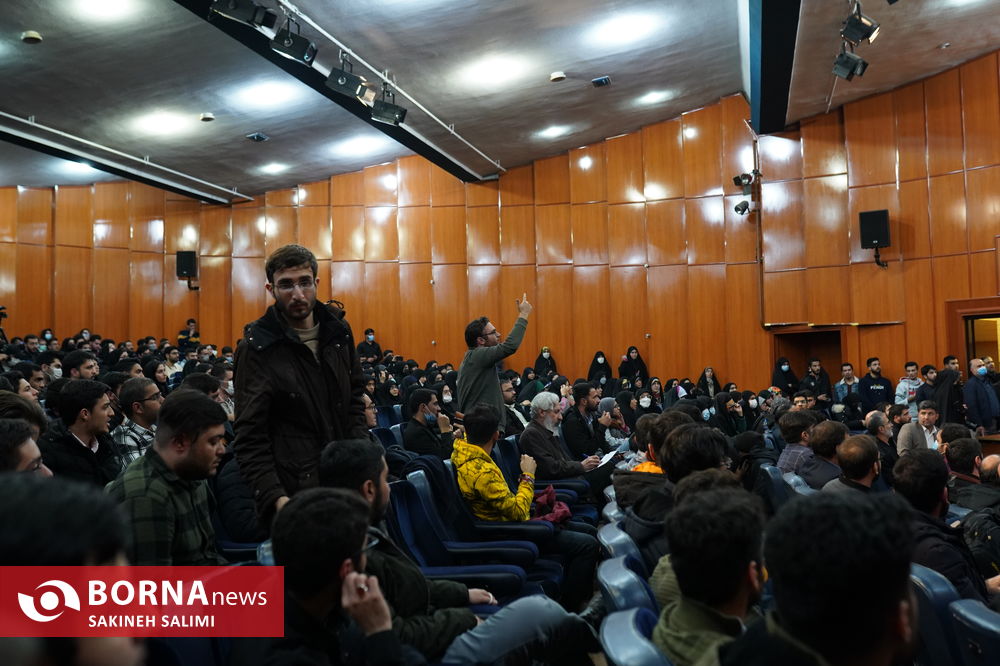 عکس/ جهرمی پای صحبت های دانشجویان در دانشگاه علم و صنعت