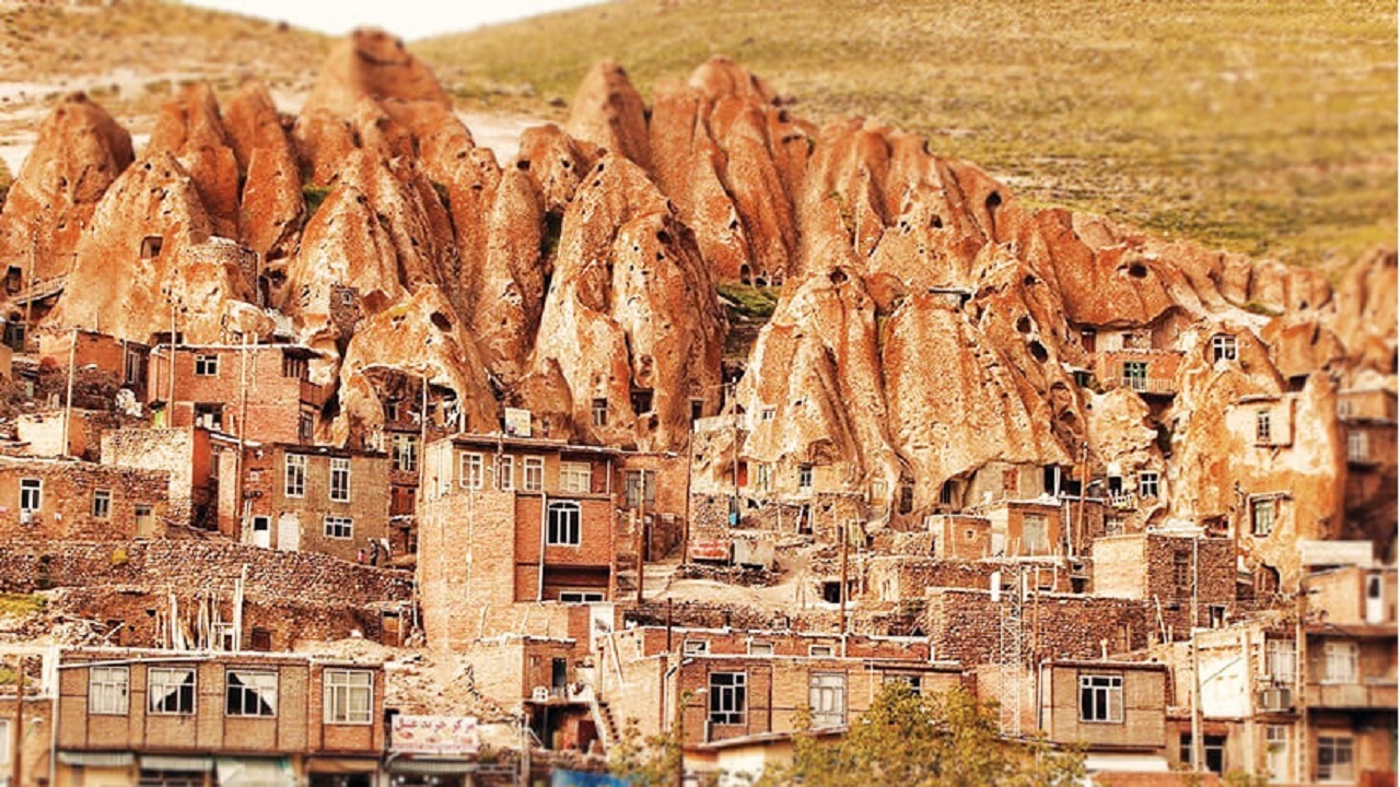 معرفی روستای صخرهای مخروطی کندوان