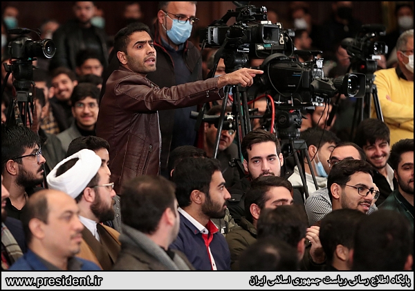 عکس/ حواشی سخنرانی رئیس جمهور در دانشگاه تهران در روز دانشجو