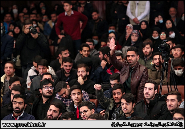 عکس/ حواشی سخنرانی رئیس جمهور در دانشگاه تهران در روز دانشجو