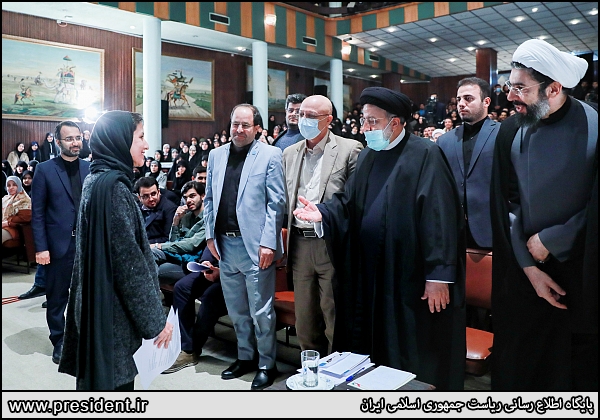 عکس/ حواشی سخنرانی رئیس جمهور در دانشگاه تهران در روز دانشجو