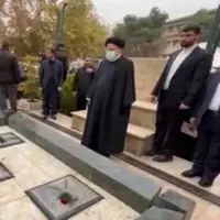 ادای احترام رئیس‌جمهور به شهدای دانشگاه تهران 