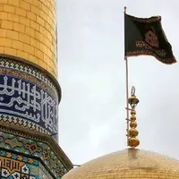 تعویض پرچم گنبد رضوی در آستانه شهادت حضرت زهرا (س)