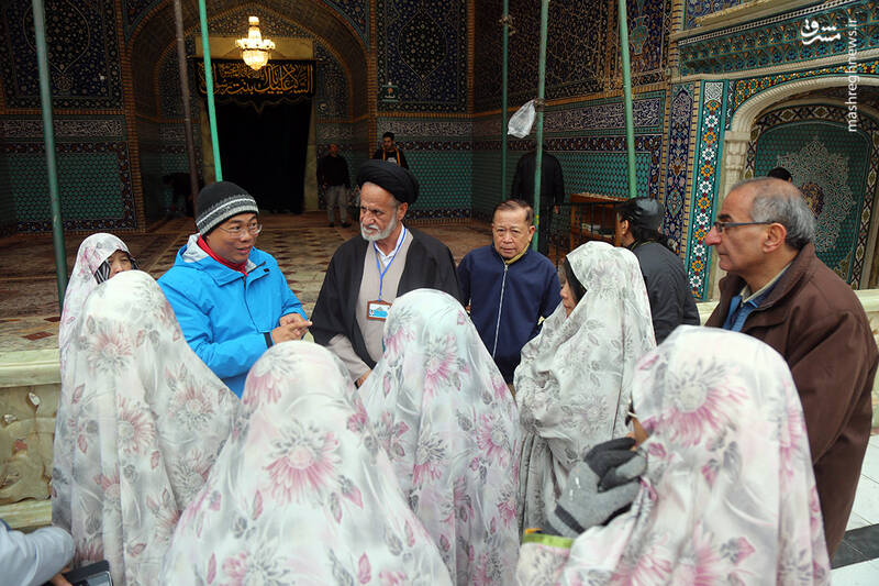 حضور گردشگران ویتنامی در حرم بانوی کرامت