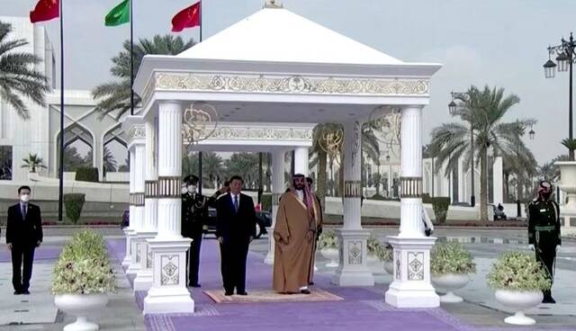 استقبال گرم ولیعهد سعودی از رئیس‌جمهور چین