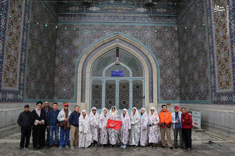 حضور گردشگران ویتنامی در حرم بانوی کرامت