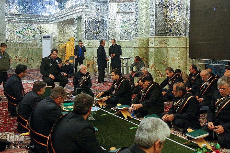 برافراشتن پرچم عزای فاطمی برفراز گنبد حرم شاهچراغ(ع)