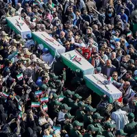 مردم اهواز از پیکرهای ۱۱۱ شهید دفاع مقدس استقبال می‌کنند