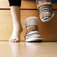 ۹ روش گرم نگه‌داشتن پاها در هوای سرد