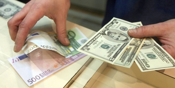 گزارش فارس از بازار غیررسمی‌ ارز؛ قیمت دلار 700 تومان افت کرد