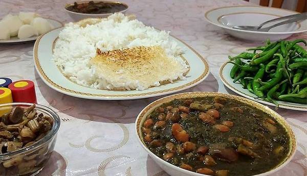 طرز تهیه قورمه سبزی بدون گوشت 