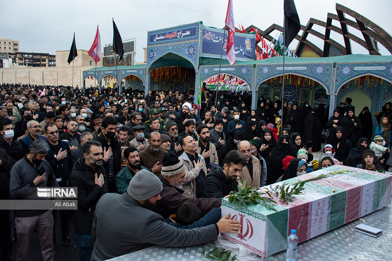 تشییع پیکر ۲ شهید گمنام در سمنان