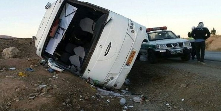 جزئیات واژگونی اتوبوس شیراز-بندرعباس؛ دو نفر جان باختند
